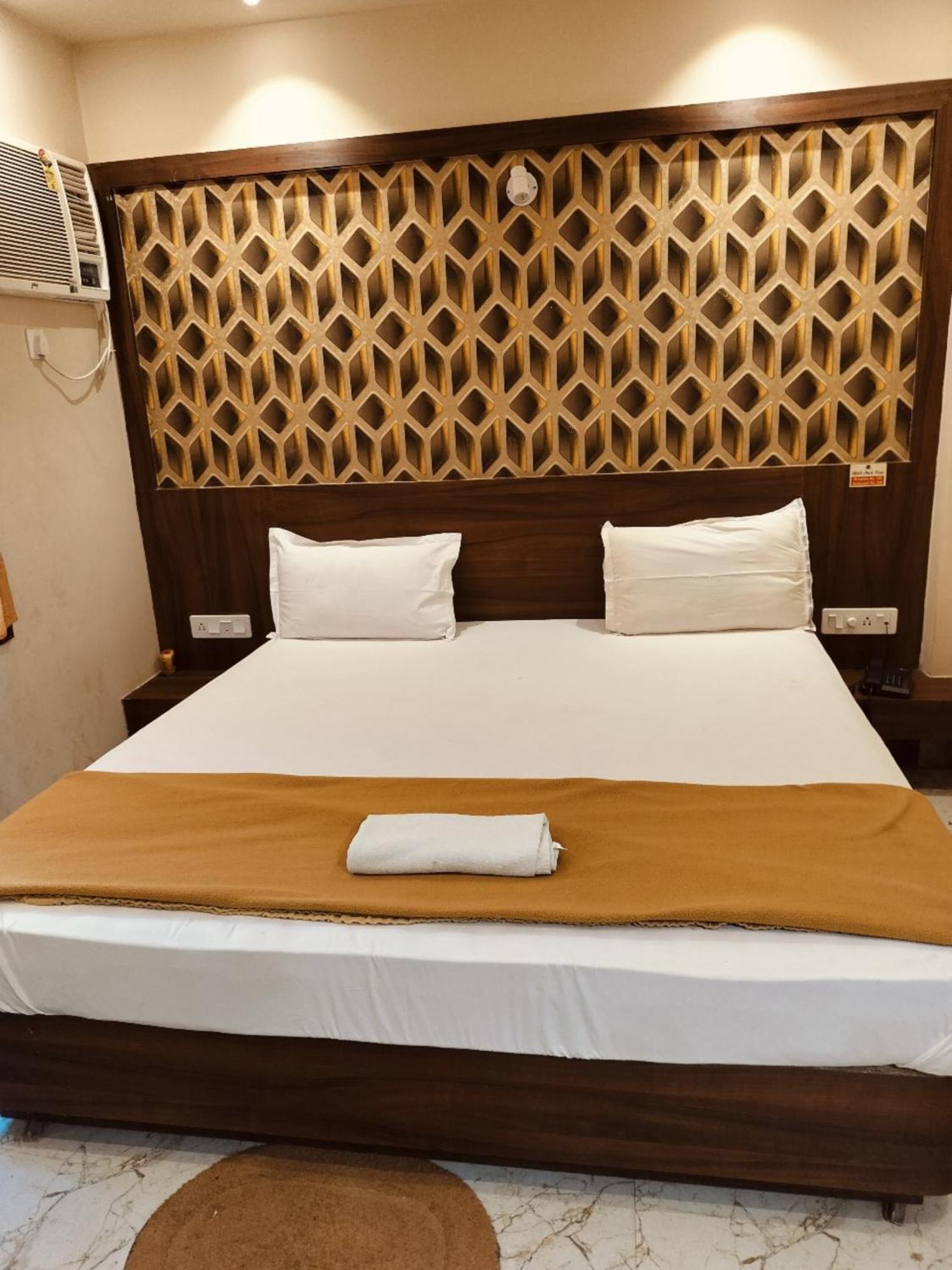 Hotel Park View - Lift Facilities- Near Sea Beach Best Choice Of Travellers By Morservices Пури Екстериор снимка