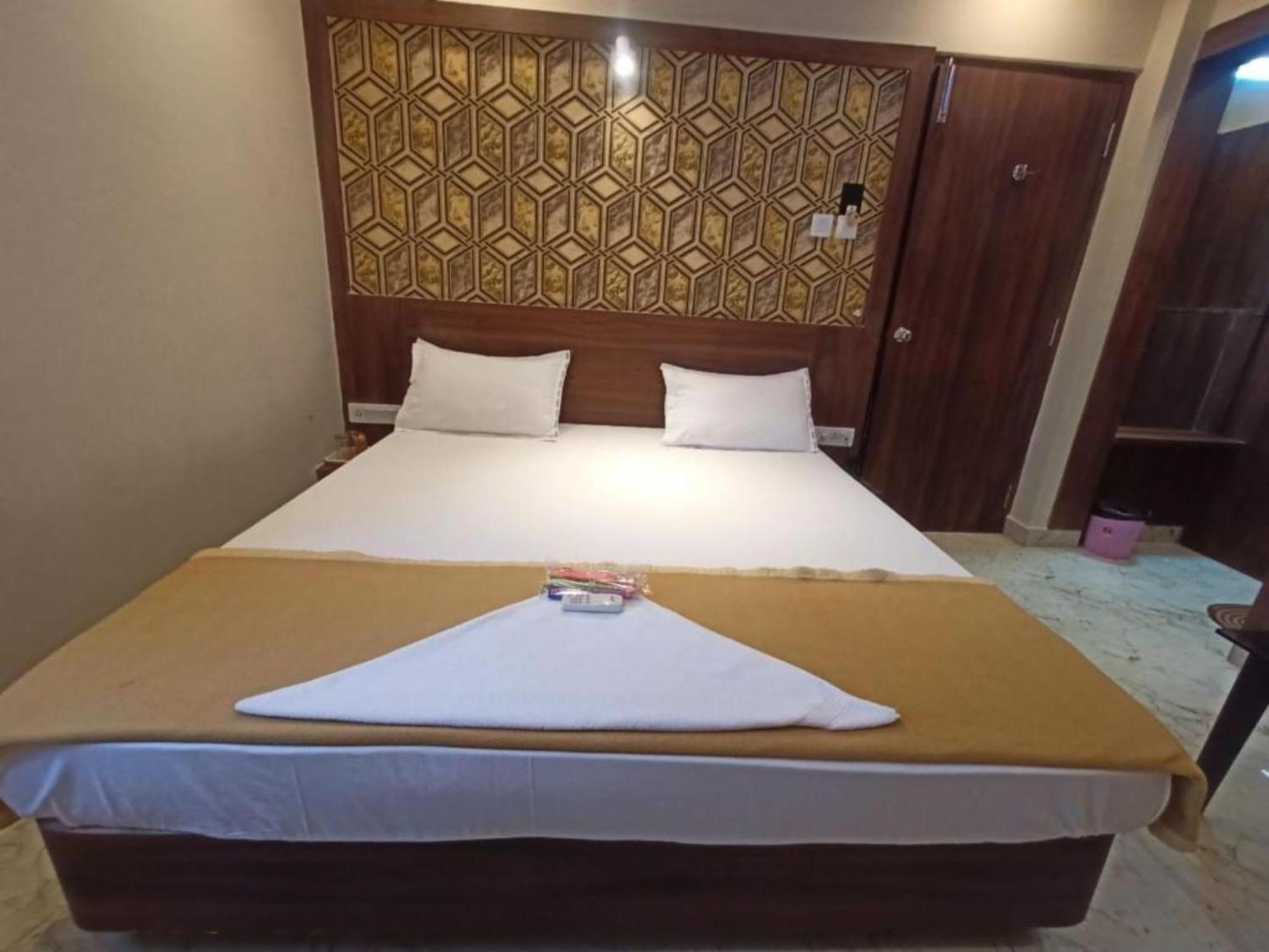 Hotel Park View - Lift Facilities- Near Sea Beach Best Choice Of Travellers By Morservices Пури Екстериор снимка