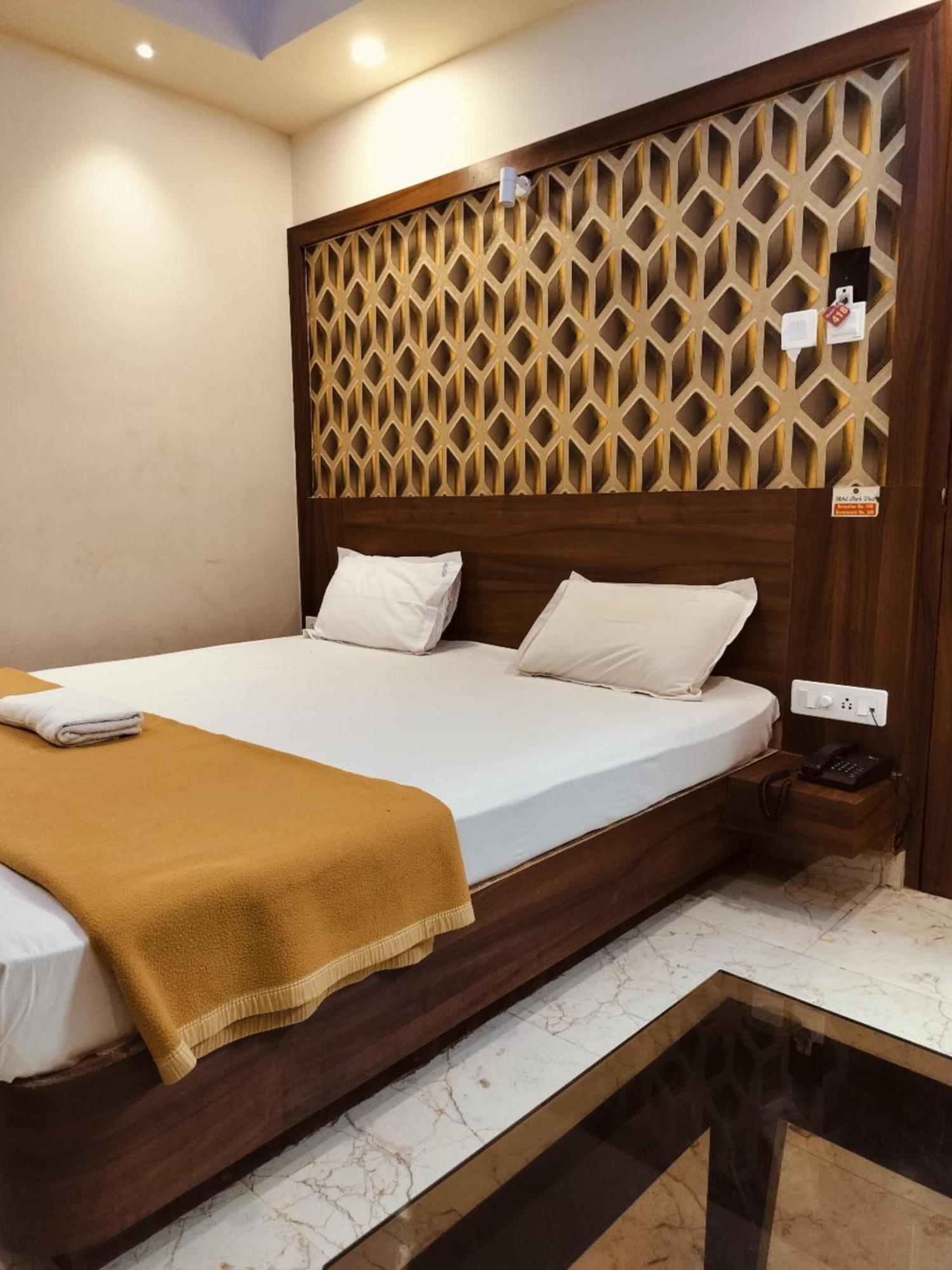 Hotel Park View - Lift Facilities- Near Sea Beach Best Choice Of Travellers By Morservices Пури Екстериор снимка
